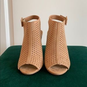 Steve Madden Girl Taupe Suede Peep toe booties